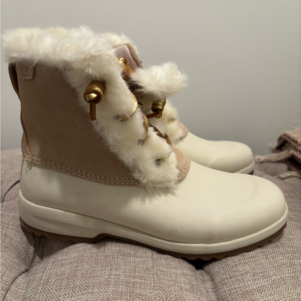 Sperry Cream and Tan Ankle Boots